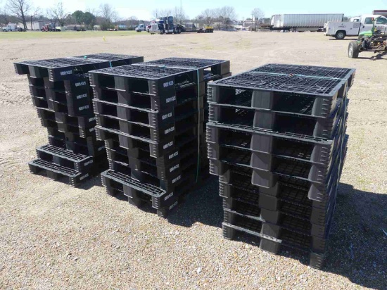 (30) Plastic Pallets