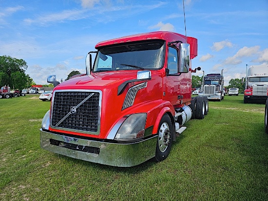 2015 Volvo Truck Tractor, s/n 4V4NC9EH9FN142234: D13 455hp Eng., Auto, Odom