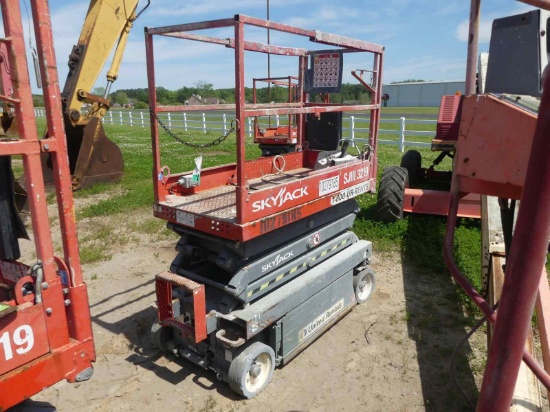 2014 Skyjack SJIII-3219 Scissor-type Manlift, s/n 22066759: Meter Shows 203