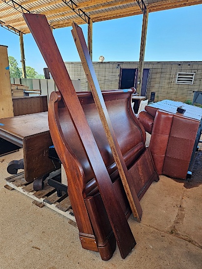 Sleigh Bed w/sideboards