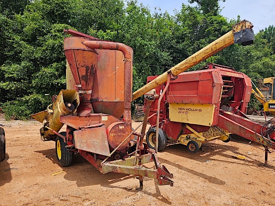 New Holland 352 Feed Mill