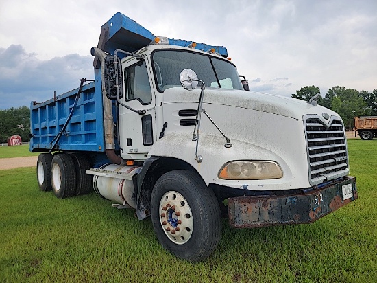 2006 Mack CXN613 Tandem-axle Dump Truck, s/n 1M1AK05YX6N010199: 10-sp., Exc