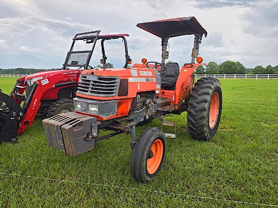 Kubota M4800 Tractor, s/n 12166: Rollbar Canopy, Front Weights, Drawbar, PT