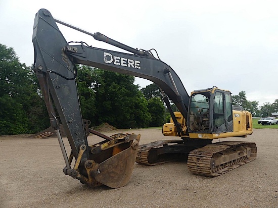 John Deere 240DLC Excavator, s/n FF240DX605618: Manual Thumb, Meter Shows 1