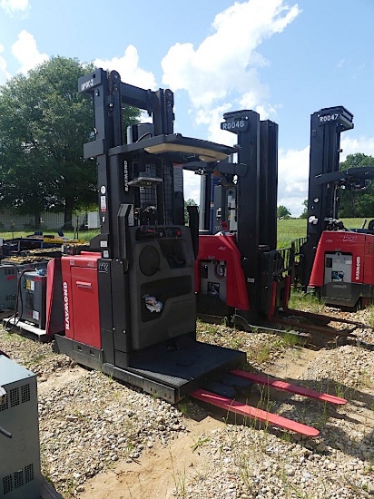 Raymond 560-OPC30TT Lift, s/n 560-16-B29481 (Warehouse Storm Damaged): Elec