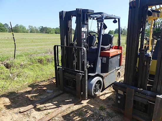 Toyota 7FBCU30 Forklift, s/n 60484 (Warehouse Storm Damaged): 3-stage Mast,