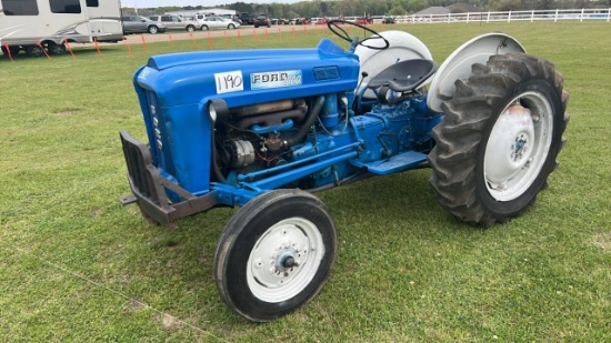 Ford 2000 Tractor: 2wd