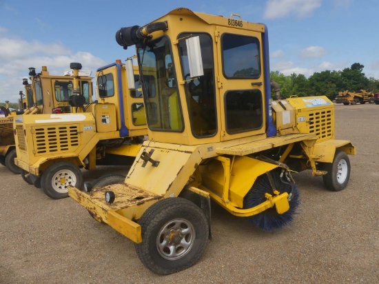 Superior DT80J Sweeper, s/n 813646: Encl. Cab, 2255 hrs