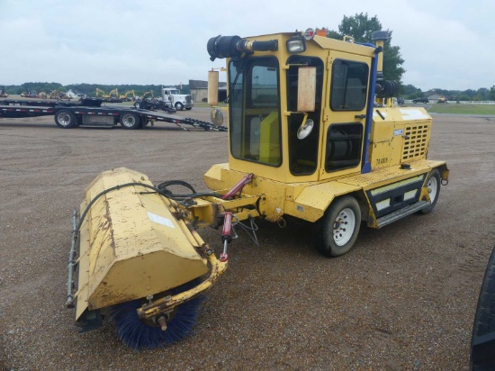 Superior SM80CT Sweeper, s/n 914195: Encl. Cab, 4375 hrs