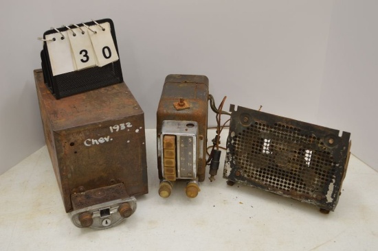 1932 Chevy Radio Shell & 1949 Chevy Accy Radio W/ Speaker