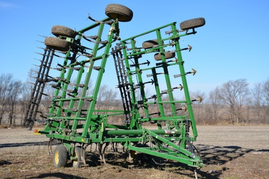 2014 John Deere 2210 Field Cultivator; 36ft; 3 Bar Harrow; 70% On Shovels;