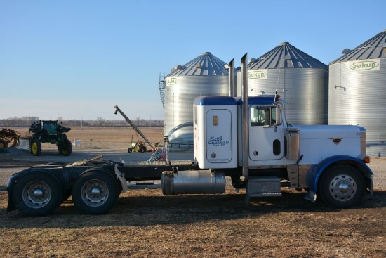 1993 Peterbilt 379 Extended Hood; Flattop 36” Bunk; Dual Fuel Tanks; Air Ri