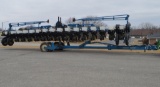 Kinze 2600 16-31 Planter, Mechanical Drive, No-till, Center Pivot Transport