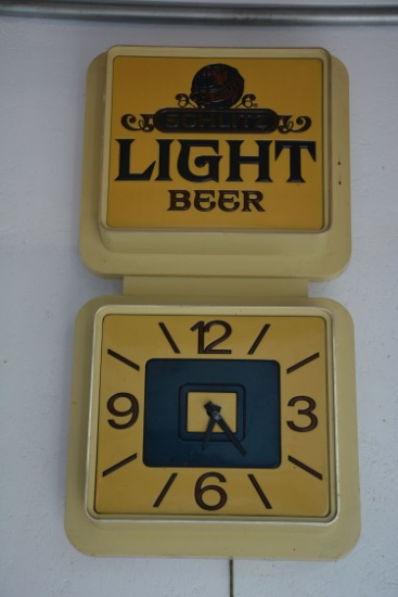 Schlitz Lighted Beer Clock, Needs Bulbs, Clock Works