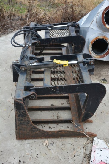 Grapple Bucket for Skidsteer by Swagger Mfg. of Maysville, MO