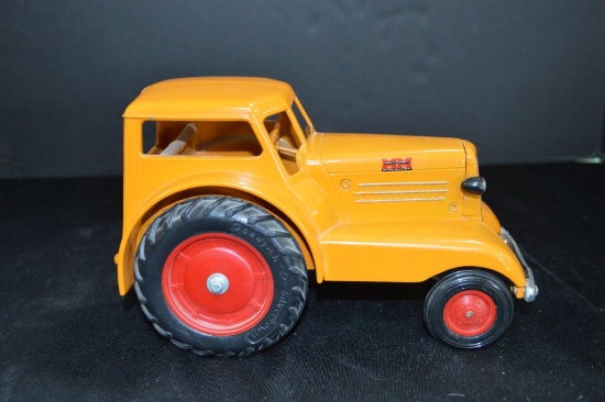 MM 1938 Tractor - Car w/ Cab