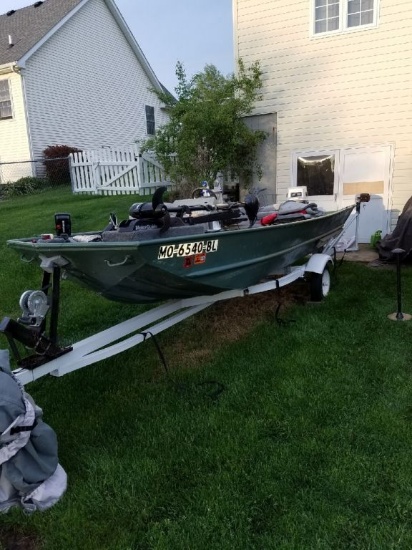 1983 Lowe 16' Flat Bottom Boat, Aluminum, New Deck and Carpets, 4 Seats, Ne