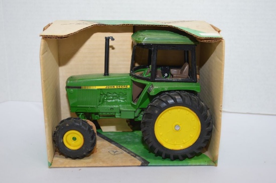 Ertl JD  Utility Tractor Stock No. 501
