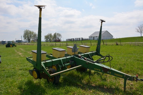 JD 7000 Planter, corn & soybean plates