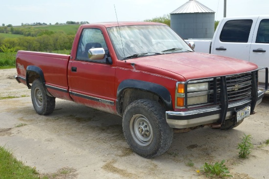1992 3/4 Ton Chevrolet 2500 Pickup Truck, 4x4, Manual Transmission, Nee