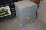 Old Safe - 5 % BUYER'S PREMIUM ON THIS LOT
