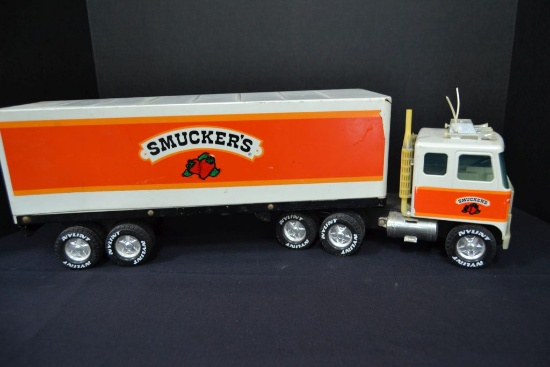 Nylint Smuckers Tractor and Trailer, metal and plastic, accessories played