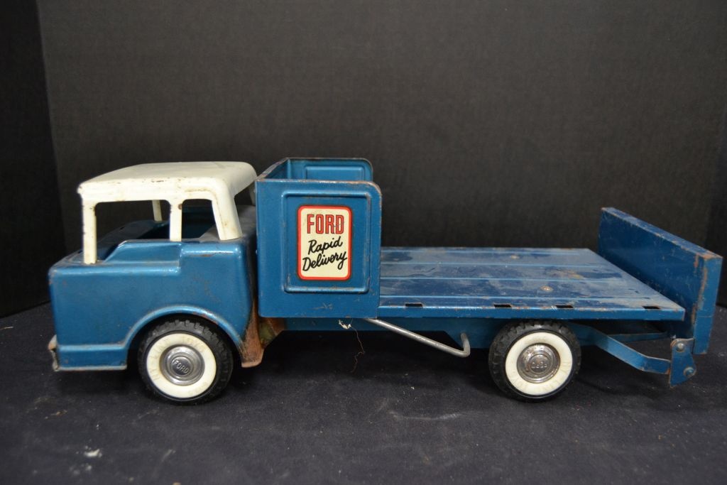 nylint delivery truck