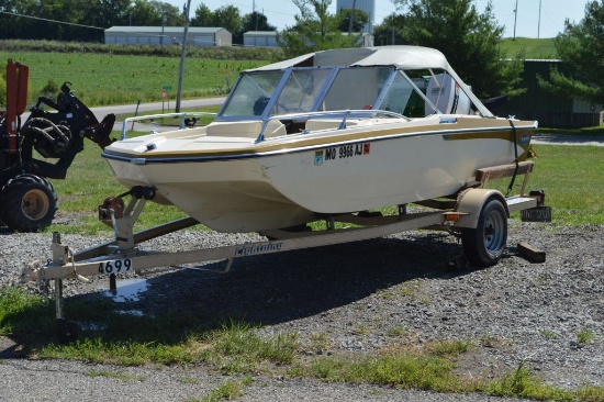 1974 - 15 ft Glastron Tri-Hull Run-a-bout Boat w/ 1989 75HP Johnson Outboar