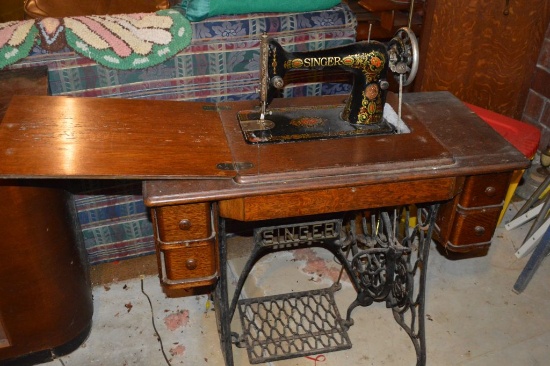 Singer Treadle Sewing Machine, excellent litho on machine