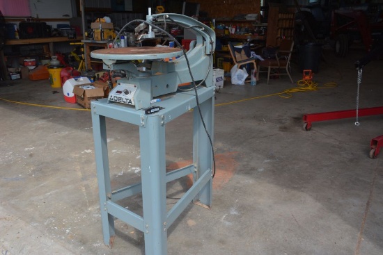 Delta 40-601 Jig Saw on Table