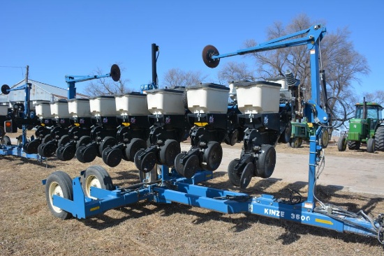 2009 Kinze 3500 Planter, 8/15 Row, Every Two Row Shut Offs, Markers, Mechan