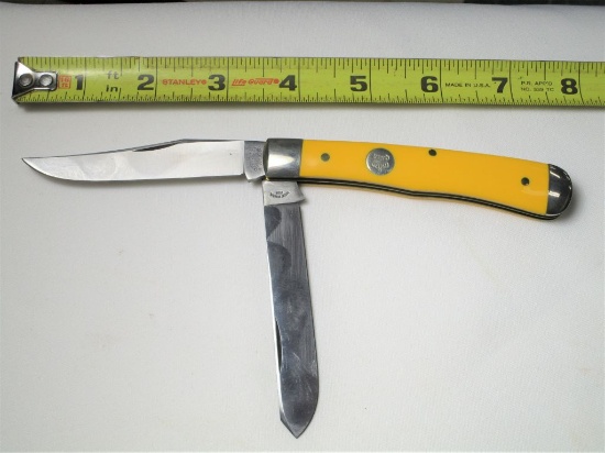 Queen Cut Co. USA 1997, #19A, Double Blade, Small Crack at Pin, Yellow in Color w/ box