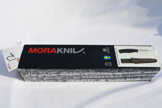 MoraKniv - Large Knife in Heavy Olive Green Sheath - In Box