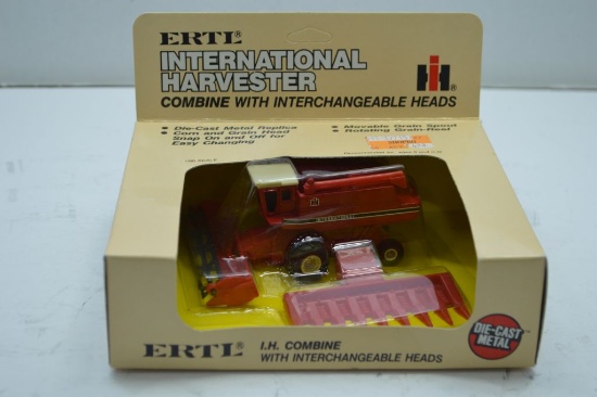 ERTL, IH Combine w/ Interchangeable Heads, 1/80 Scale Die Cast, Stock # 408