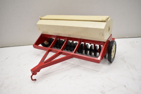 Ertl International Harvester Box Drill, 1/16 Scale, #448-6811