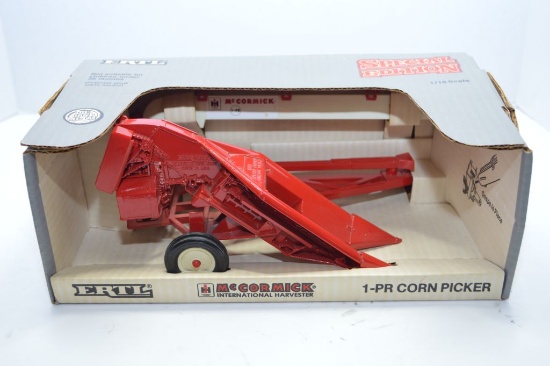 ERTL, IH McCormick 1-PR Corn Picker, Special Edition, 1/16 Scale Die Cast,