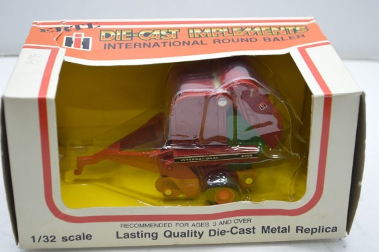ERTL, IH Die Cast Implements, International 2400 Round Baler, 1/32 Scale, S