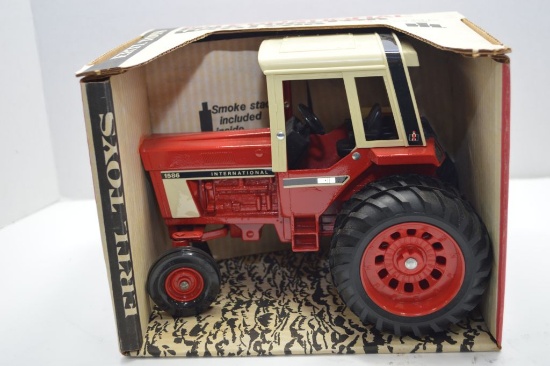ERTL, International 1586 w/ Cab, Stock # 463, S/N: 1412, Box good condition
