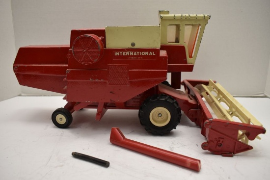 International Hydrostatic Disk w/ Bean Head, Auger is Broken, S/N: 1327, No