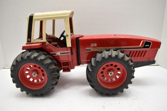 International 2+2 3588 Die Cast Tractor, S/N: 1079, No Box