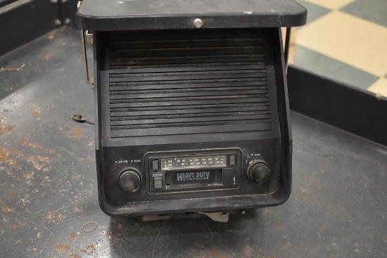 Heavy Duty Systems Mdl TRA4300 AM/FM Cassette, 12 V Fender Mount Radio