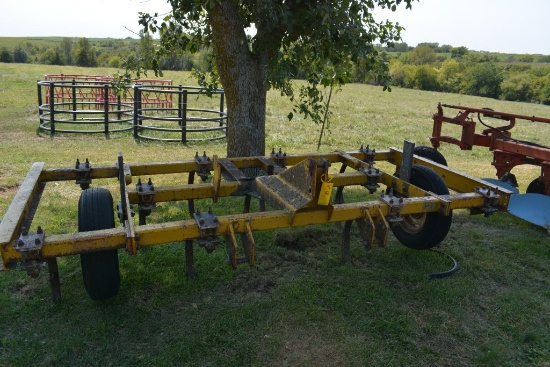 Landoll 11 Shank 3pt Chisel Plow