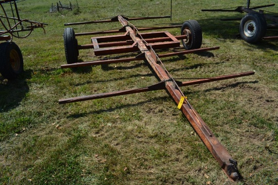 4 Bale Trailer, 1 New Tire