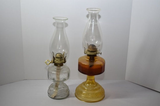 Set of 2 oil lamps. 1 Amber and 1 clear