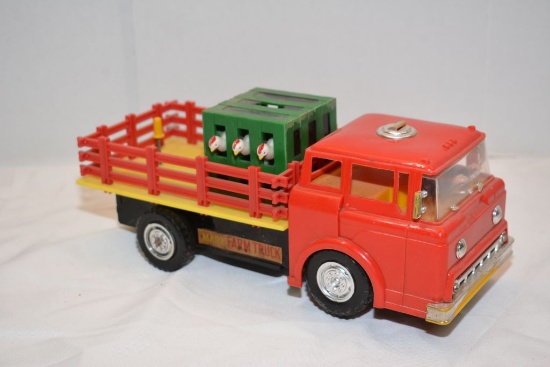 Marxs Toys Farm Truck w/ Chicken Crate in Back, Battery Operated