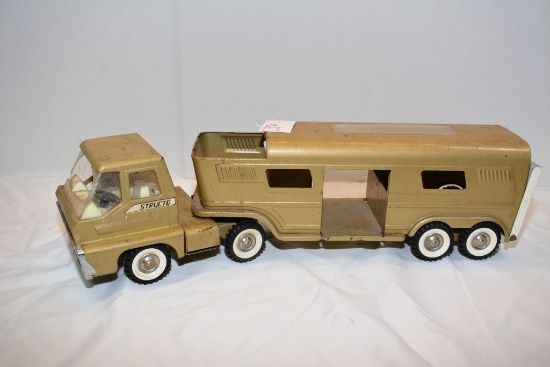 Structo Gold Colored Turbine Truck and Horse Trailer, Broken Windshield on
