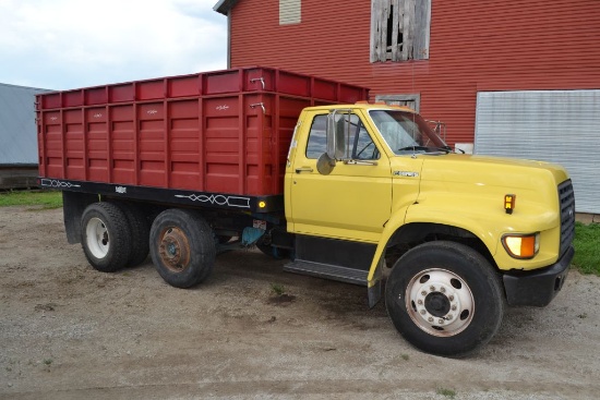 1998 Ford F-700, 7.0L Gas Engine, 3 Speed Allison Automatic, 162,620 Miles, Pusher Axle, Super Clean