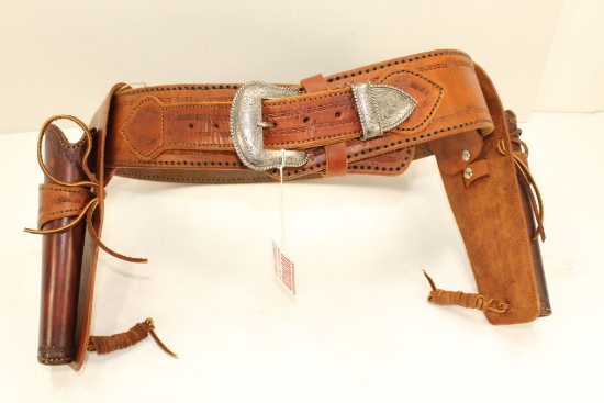 Leather Holster Belt, double holster, for .45Colt/.44Mag revolvers, 43", Leather is in excellent con