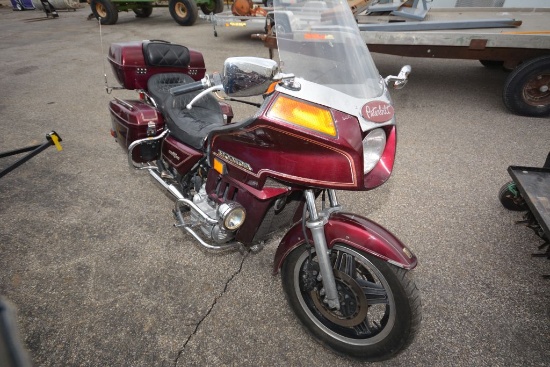 1982 Honda Goldwing Interstate, Avg Condition, Needs Seat, Has Windshield and Saddlebags, Tires Are