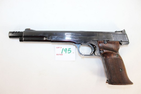 Smith & Wesson Model 41 w/7" Compensated BBL, Adjustable Sights, and Checkered Walnut Grips; Early M